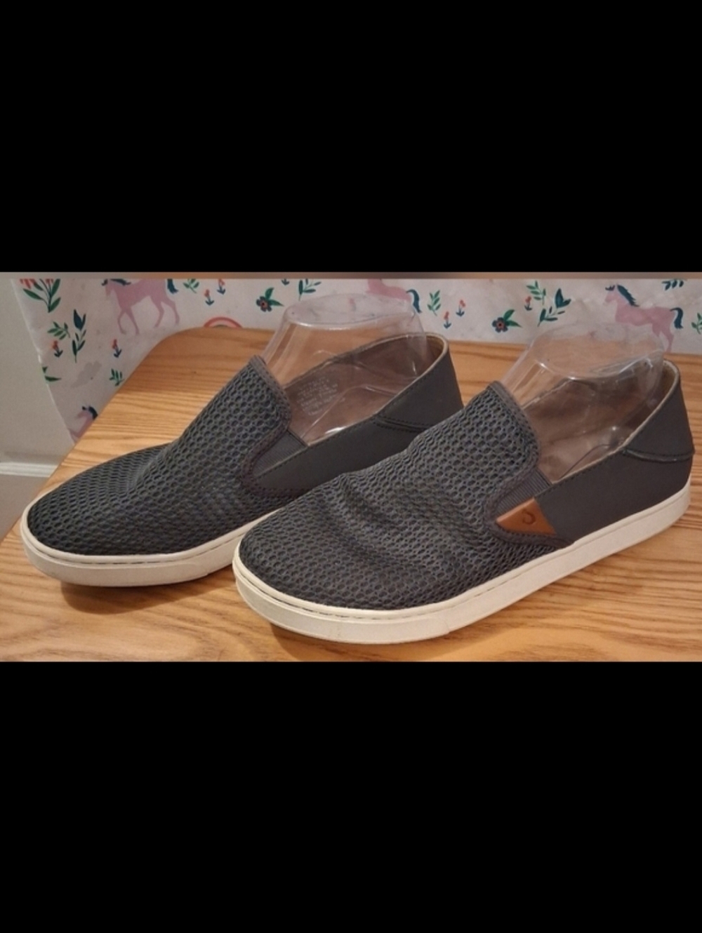 EUC OluKai Pehuea Grey Mesh Causal Everyday Comfy Slip On Sneaker Shoe SZ 9